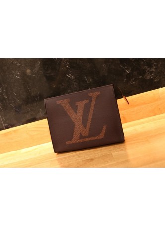 LV TOILETRY POUCH 26